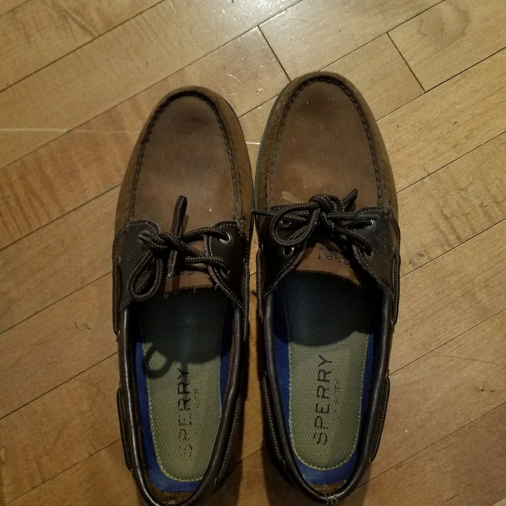 Sperry dark brown topsiders